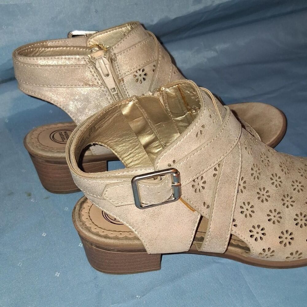 Wonder-nation Women's Tan Sandals